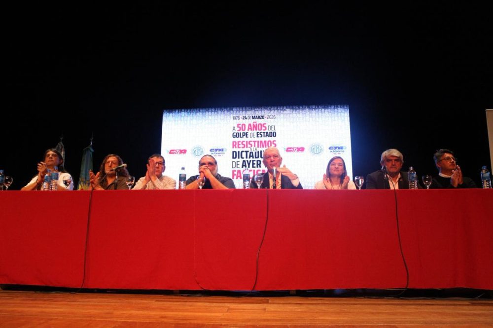Julio Alak en congreso sindical en el Teatro Argentino por el aniversario del golpe de 1976