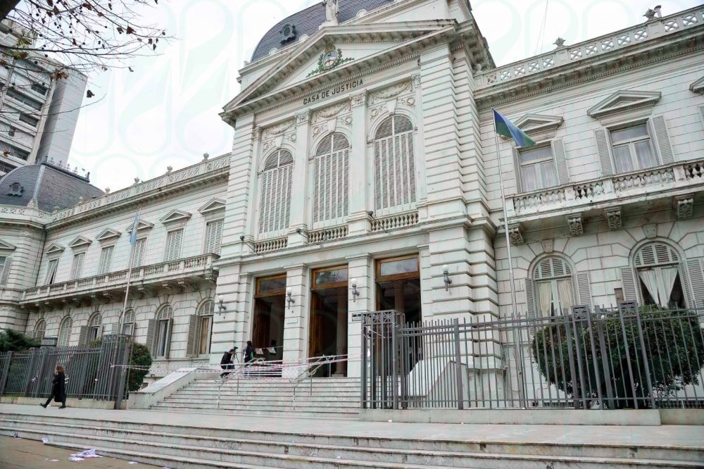Fachada de la Casa de Justicia en La Plata, sede de la Suprema Corte bonaerense