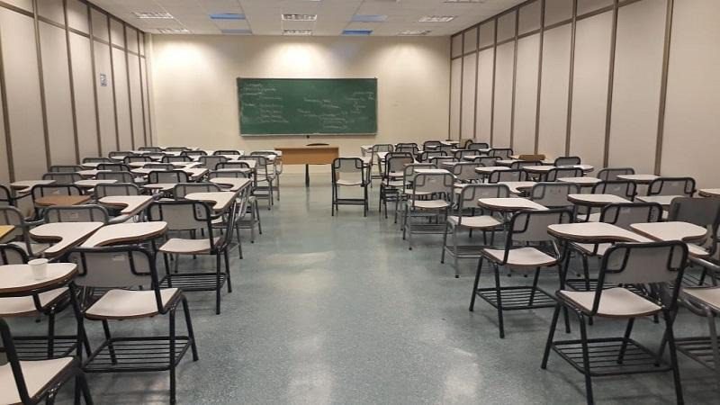 Aula vacía en universidad pública por la salida de docentes en la UTN