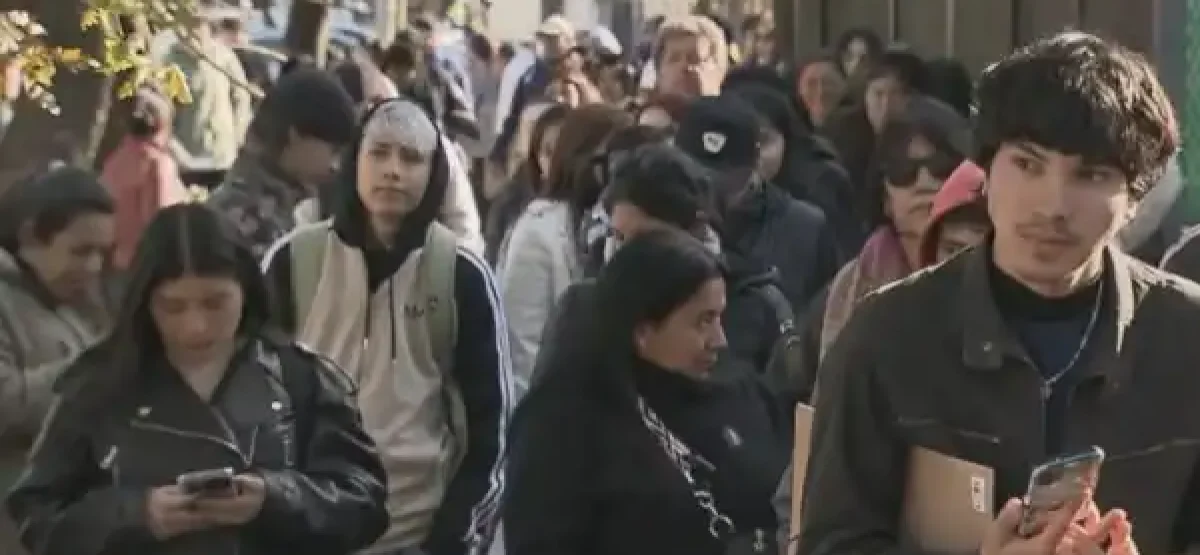 600x400_una-parrilla-de-berazategui-mas-1000-personas-se-acercaron-al-local-para-dejar-curriculum-algunas-debieron-esperar-durante-mas-siete-horas-1153990-210608
