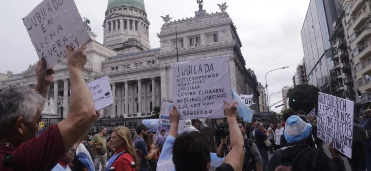 MANISFESTACION-CONGRESO-DE-JUBILADOS-Y-CGT-10