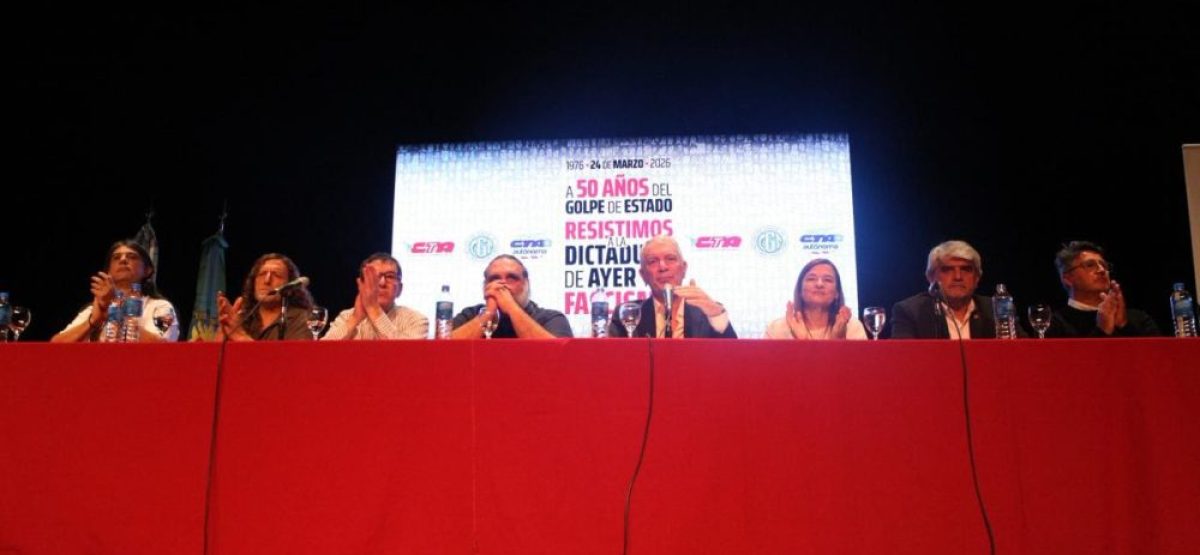 Julio Alak en congreso sindical en el Teatro Argentino por el aniversario del golpe de 1976
