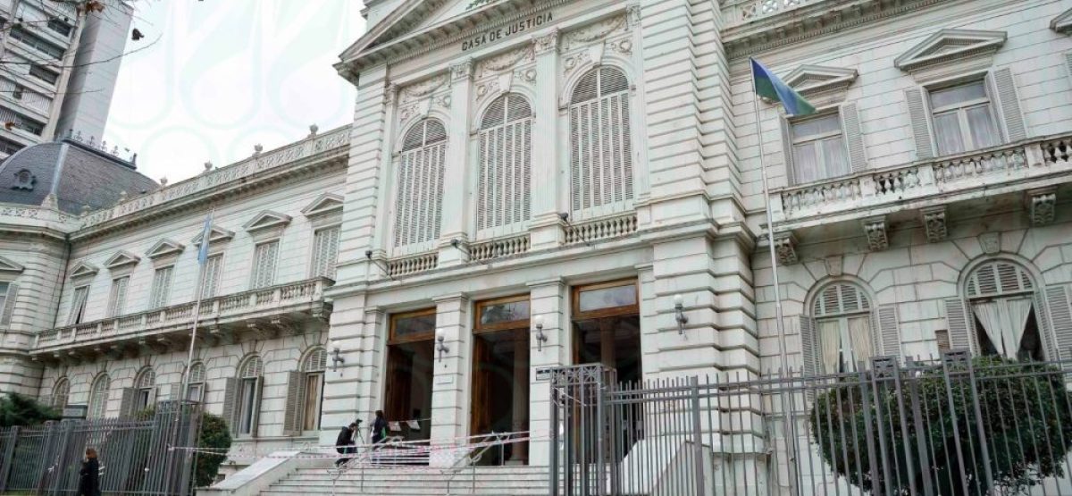 Fachada de la Casa de Justicia en La Plata, sede de la Suprema Corte bonaerense
