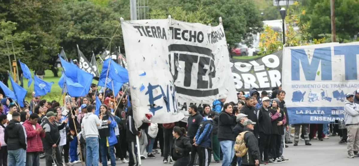 corte-transito-la-autopista-la-plata-buenos-aires-8.jpeg