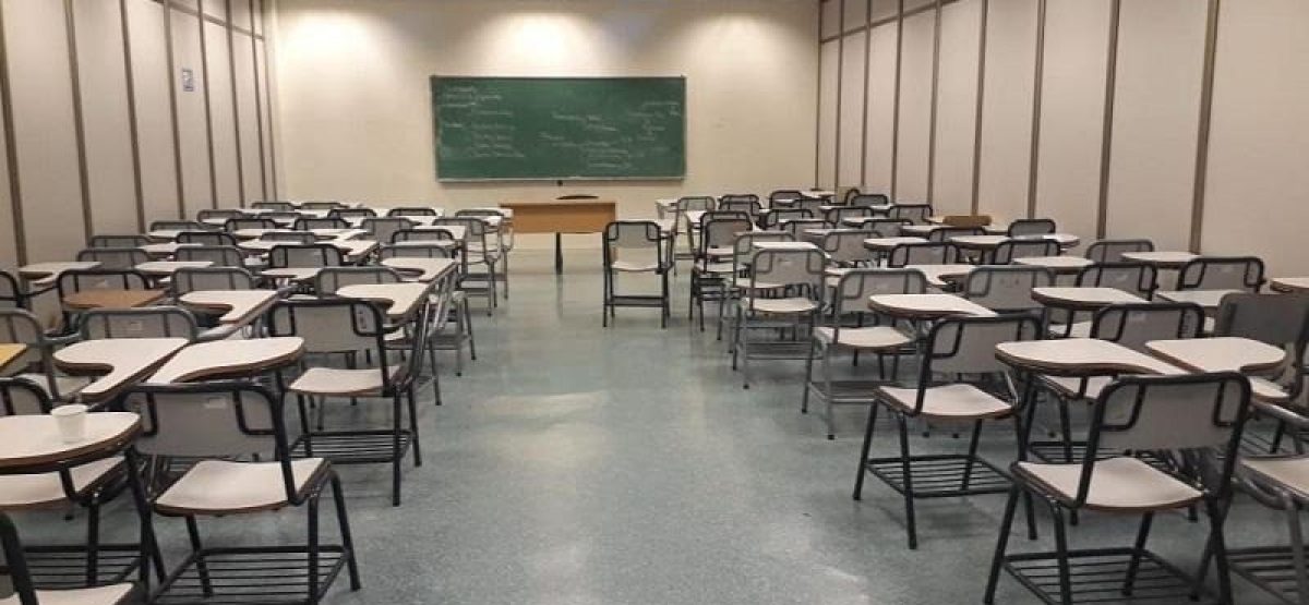 Aula vacía en universidad pública por la salida de docentes en la UTN