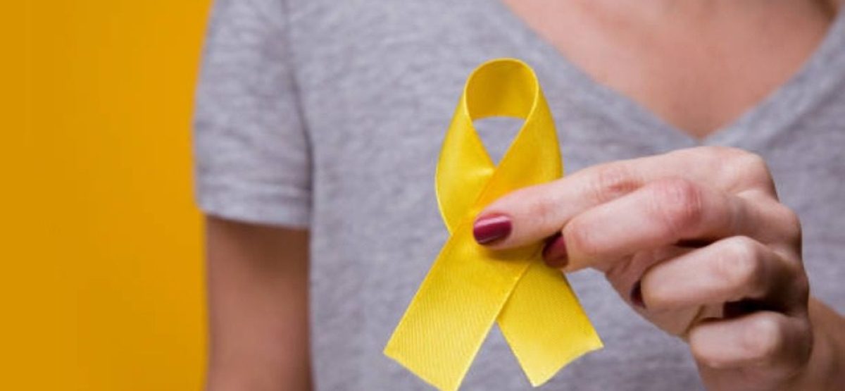 Lazo amarillo símbolo de concientización sobre la endometriosis