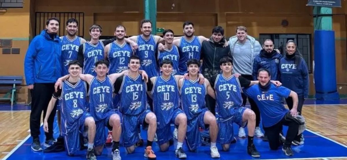 Equipo de básquet del CEyE de Berisso en la previa del clásico ante Villa San Carlos.