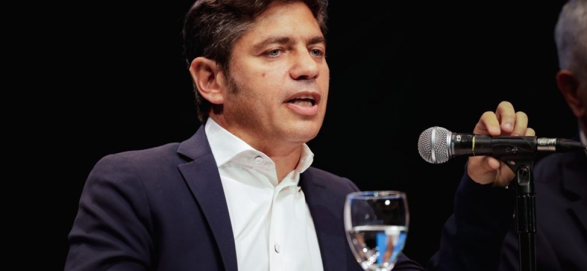 Axel Kicillof hablando durante la presentación de un centro de estudios en La Plata